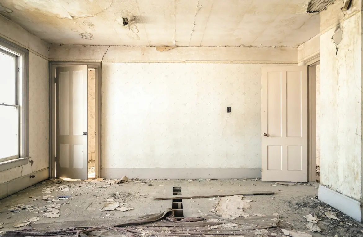 Waste disposal crew managing a cleanout project in Belen